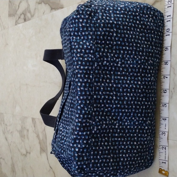 Kipling purse with monkey keychain. - Picture 11 of 16